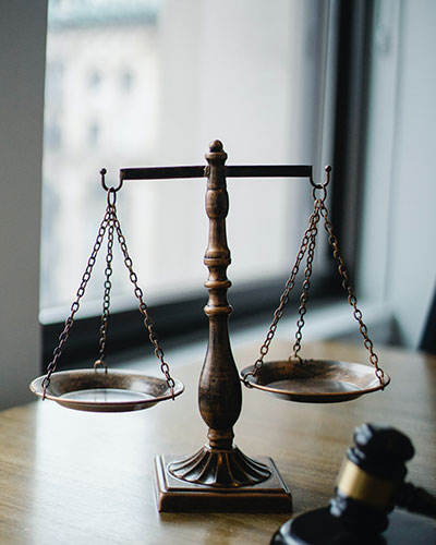 Business Litigation – Seven Factors To Consider For Selecting An Expert Witness